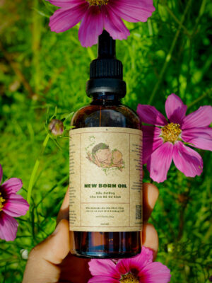 NEW BORN - Dầu Dưỡng Cho Trẻ Sơ Sinh 100ml