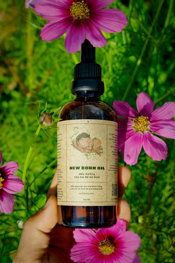 NEW BORN - Dầu Dưỡng Cho Trẻ Sơ Sinh 100ml